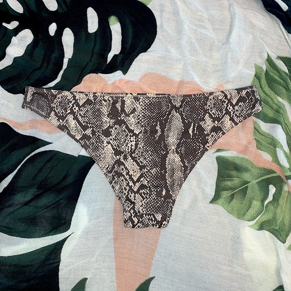 H&M Snake print bikini bottoms size 6